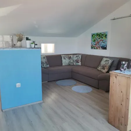 Blue View 아파트 *